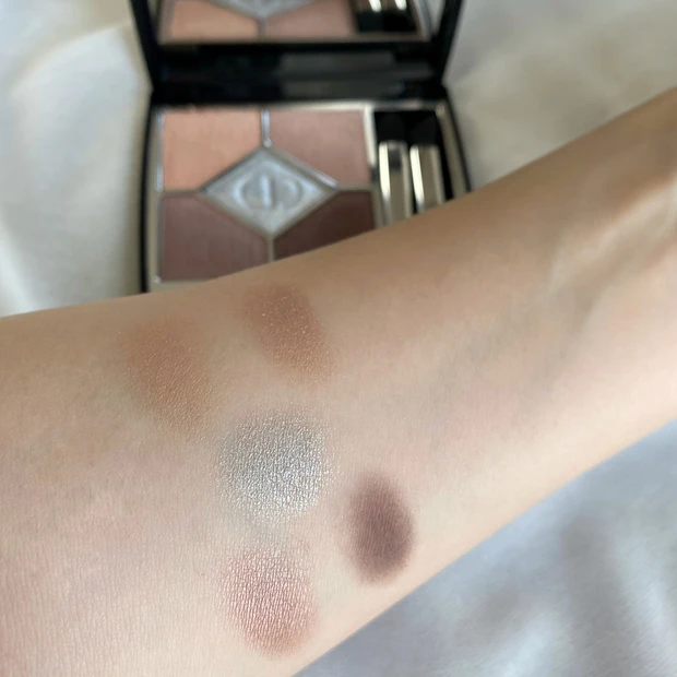 DIORアイシャドウ　スウォッチ