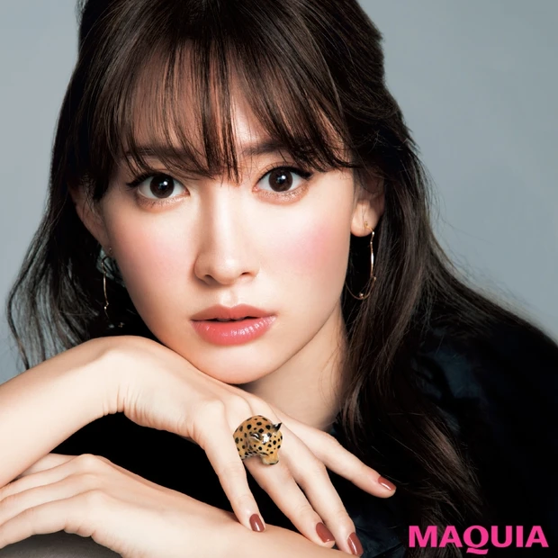 マキア1月号の表紙はこじはる！ 深まる秋の美人メイクをチェック