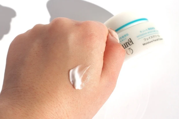Curel 潤浸保湿フェイスクリーム テクスチャー