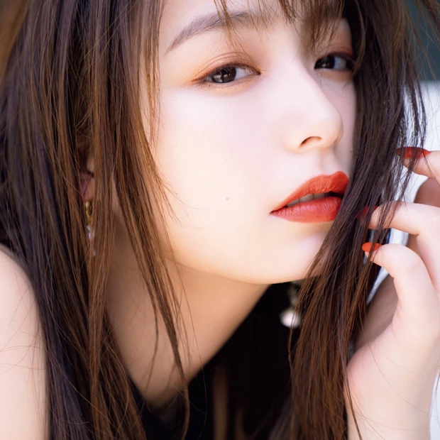 宇垣美里さんの夏メイク！ ボルドーのアイライナーでアンニュイな表情に