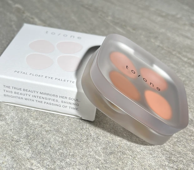 to/one トーン　ペタルフロートアイパレット　アイシャドウ　01  新作　イエベ　口コミ　人気　アイシャドウパレット