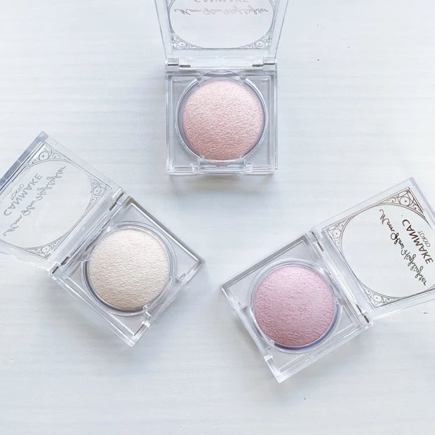 キャンメイク ムーングロウハイライター全色（01ホワイト・02ピンク・03ライラック）の集合写真。