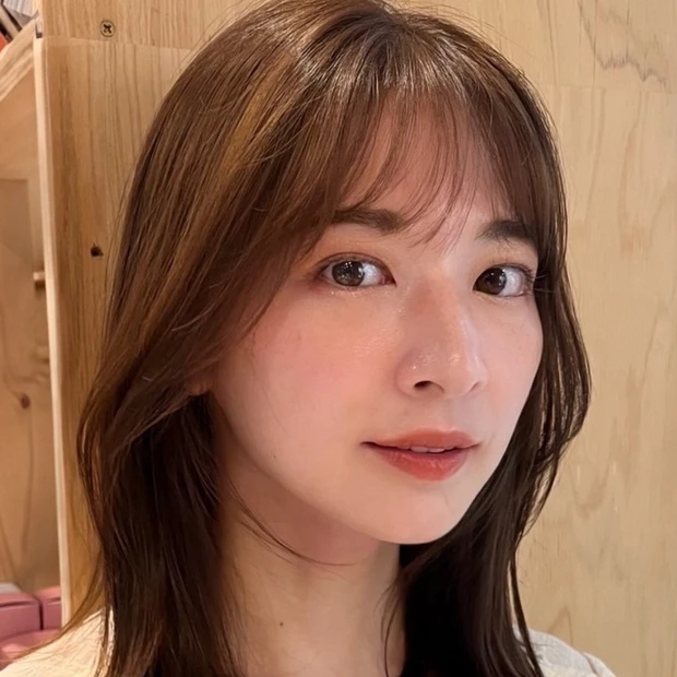 【大人のミディアム】ひし形シルエットで顔型悩みをカバー！ 小顔見せくびれミディアムヘア