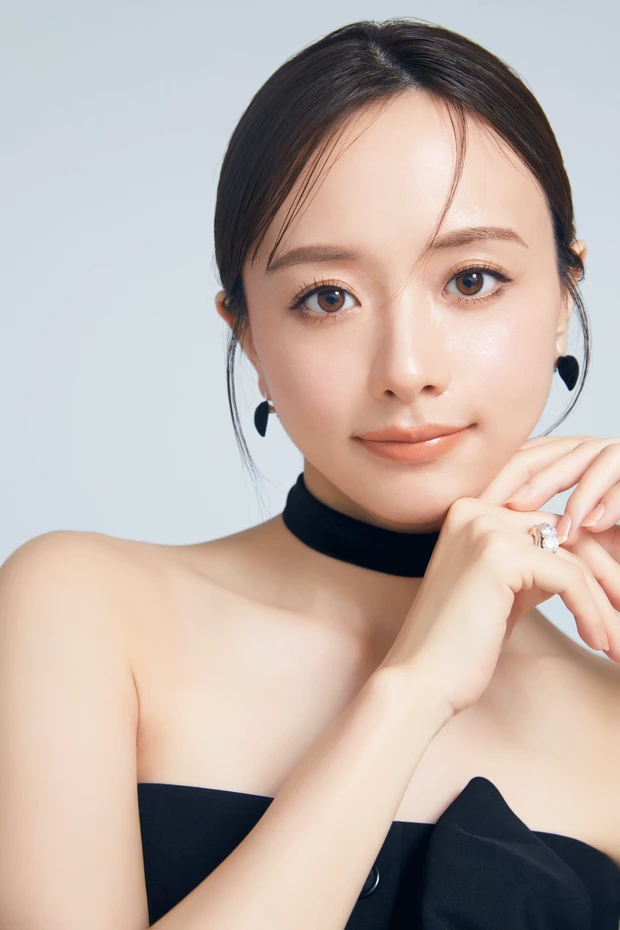 森香澄さんの最新メイク ヒロインメイクのアイライナーで吸引力ある瞳に