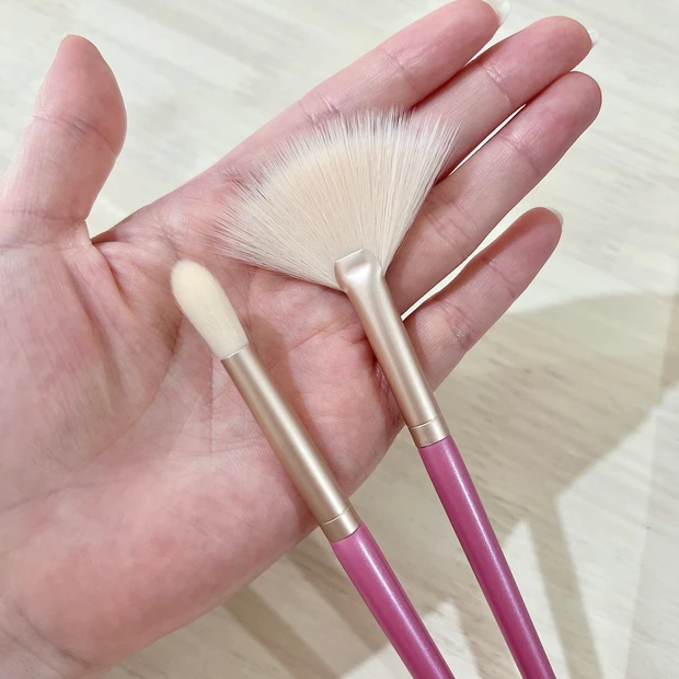 【MAQUIA8月号】プロ級メイクが仕上がる優秀ブラシに注目！ブラシの使い方&今月号の魅力をお届け_3_2