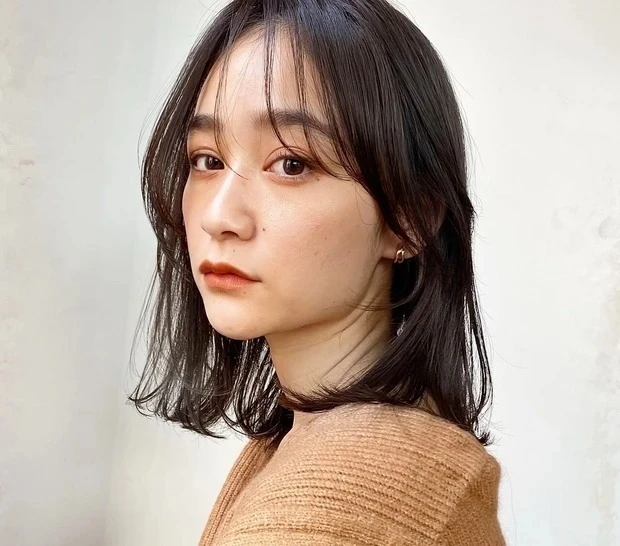 大人 おすすめ ミディアムレイヤーヘア ヘアアレンジ スタリング法 内巻き ワンカール