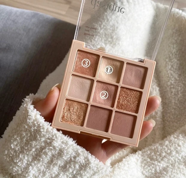 【おすすめ韓国アイシャドウ⑨】dasique（デイジーク）シャドウパレット  #03 Nude Potion　スウォッチ