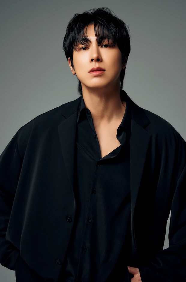 東方神起 ユンホの素顔に迫る10の質問。チャームポイントだと思うパーツは？、注目のアーティストは？