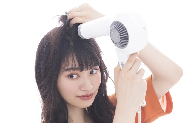 <動画つき!>「できるだけ簡単に」を追求! 頑張らない巻き髪のつくりかた
_8