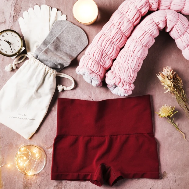 寝るときも身体を冷やさない！ 腹巻き・靴下etc. 眠りを誘う温め系ナイ…