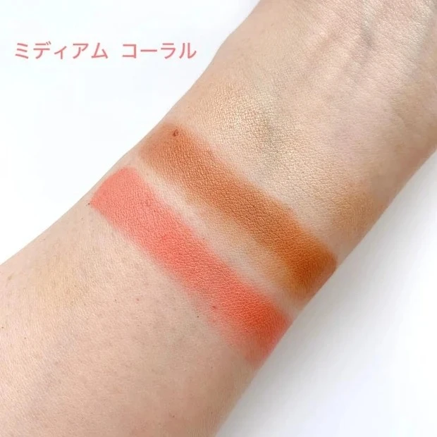 2024年夏新色チーク_シャネル レ ベージュ ヘルシー グロウ サンキスト パウダー ミディアム コーラル_スウォッチ