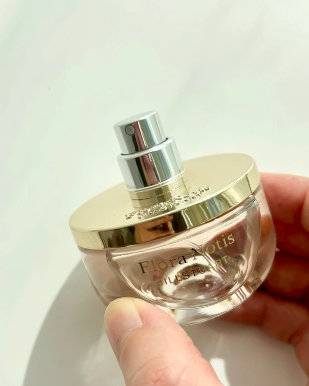 フローラノーティス ジルスチュアート アイコニックブルーム オードパルファン ボトルデザイン