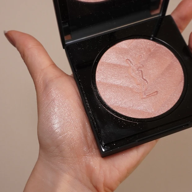 2025MYベスコスハイライト②YSL オールアワーズ ハイパールミナイザー  03 ロージーサンドのスウォッチ