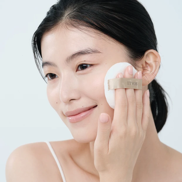 エトヴォス ミネラルリフレクティングスキンパウダーの使い方　中野明海メイク