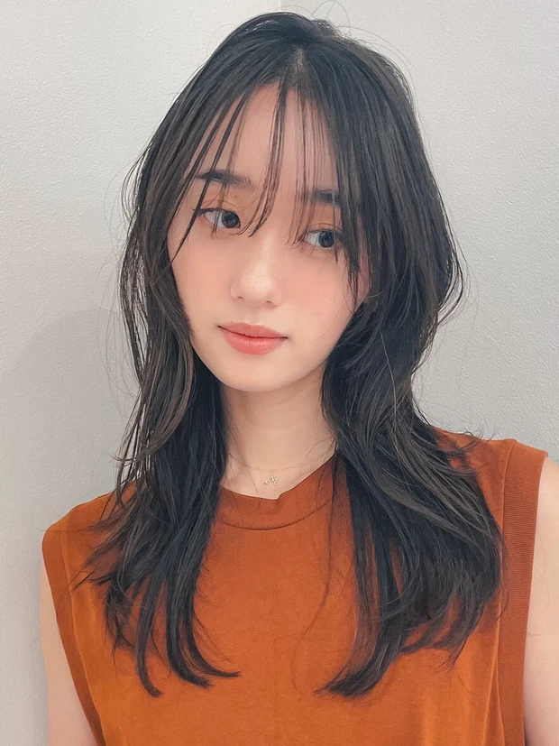 ヘアカタログ セミロング セミロングヘア 前髪あり 正面