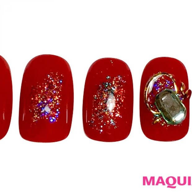 カラフルなラメがスパークする「大人のクリスマス」ネイル