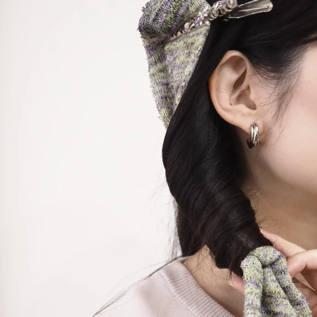 ロングヘアの靴下カール。隙間を開けないように巻きつける