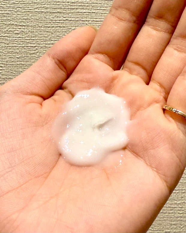 コスメデコルテ　ＡＱ　リペア エッセンスシャンプー　テクスチャー