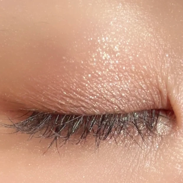 RMK シンクロマティック アイシャドウパレット EX-18 ナイーブナイツのスウォッチ