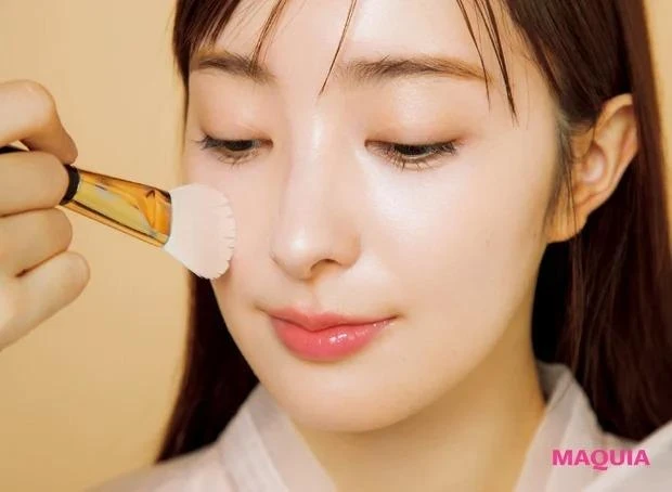 必ず盛れる! ウォン・ジョンヨさんのベースメイク仕込みテク_2.下地&ファンデーションはブラシ塗りで密着力UP!_2