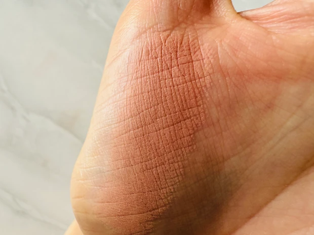 OSAJIのニュアンスブラッシュのスウォッチ