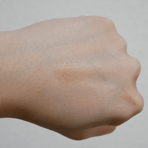 ひと塗りでグラデアイ完成！メディア リュクスのアイカラーで時短ナチュラルメイク_3