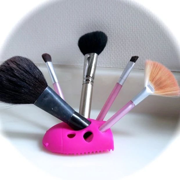 洗って乾かせるマルチな付録!「ブラシ洗いてんとう虫」マキア4月号発売