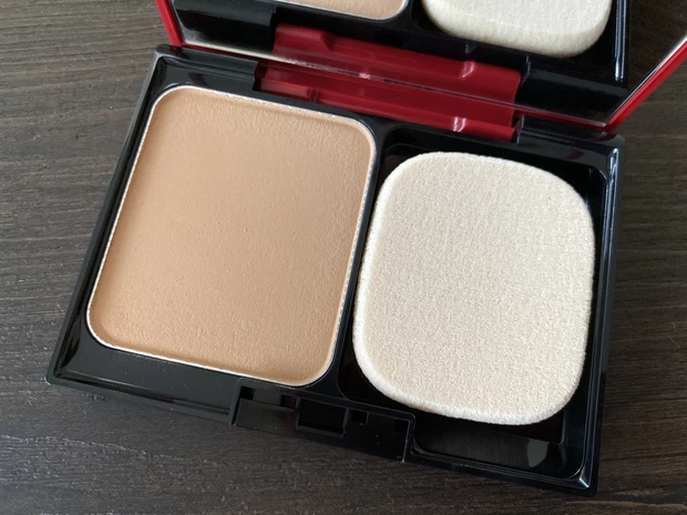 【パウダーなのにウルっと艶めく】ヨレない・テカらない・毛穴レス肌をロングキープ。アスタリフトのパウダーファンデーション_2_1