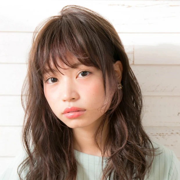 アッシュブラウンでツヤっぽく♪  クセ毛風ウェーブのおしゃれロング