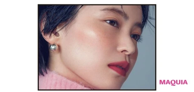 大人のプチプラメイク4選_プチプラは深い赤も優秀！ ダークなリップで洒脱に_2