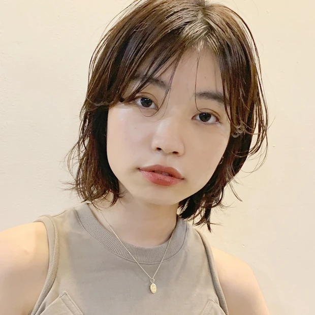 ウェット×抜け感のバランスがカギ! モードな秋顔レイヤーボブ