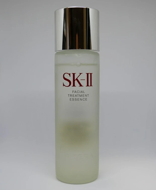 スリーコインズ 撮影ボックス 白背景で化粧水撮影