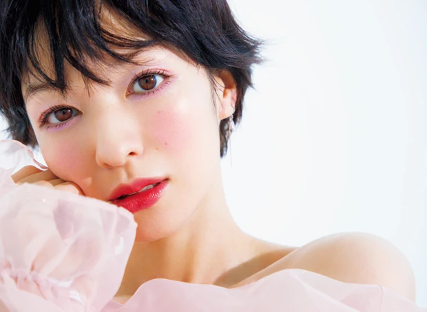 フォギー、きらめき、透明感、ピンク…… 枠にとらわれず、心のままにときめきを追求して ―――　Keiko Chigira