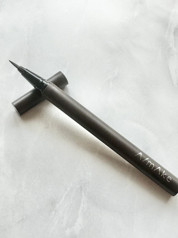 アイメイク　アイライナー
