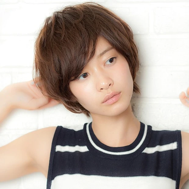 すっきりしたシルエットで小顔効果抜群！ 知性派美人ショート