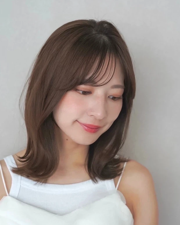 春におすすめの髪型 トレンドヘアスタイル ベージュ ワンカール ひし形ミディアム