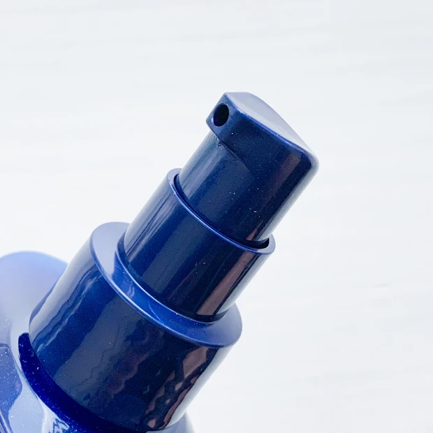 アネッサ スキンセラムの衛生的で使いやすいポンプ部分のアップ