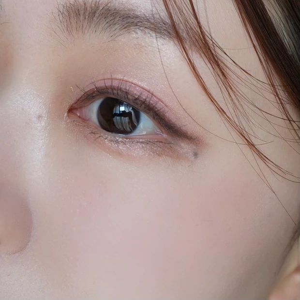 Pyt（ピュット） ニンチ アイパレット 02 ミュートピンクでメイクした写真