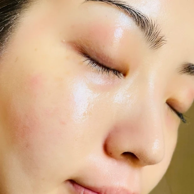 なめらか本舗の薬用リンクルアイクリーム ホワイトの使用イメージ