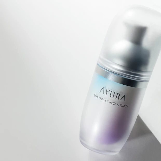 すっぴんなのにベースメイク級の肌に!? 「アユーラ リズムコンセントレー…