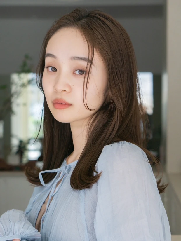 ミディアム　ヘア　髪型　ヘアスタイル　前髪なし