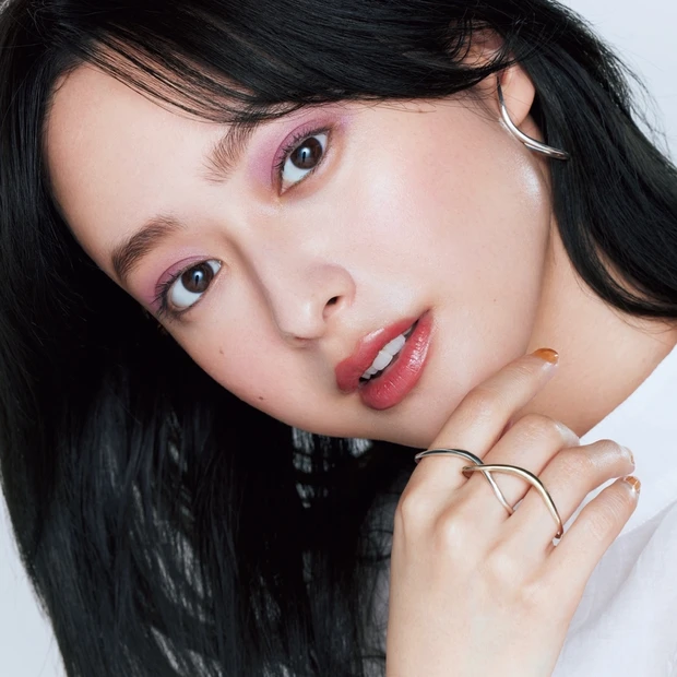 シャネルのマルチコスメで“ネオ血色フェイス”! 頬と唇のリンク使いが鉄板