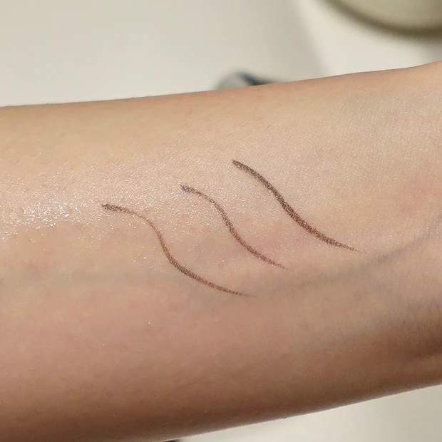 落ちないアイライナー