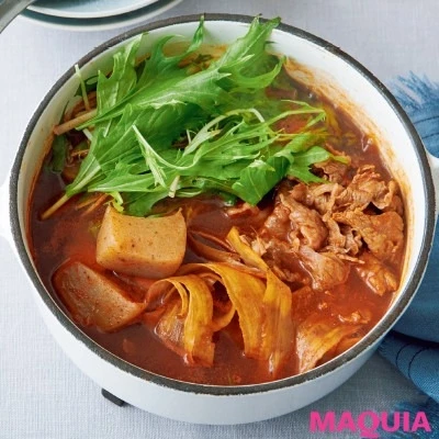 【便秘解消におすすめのレシピ】ごぼう、水菜、こんにゃくのトマト赤みそ鍋