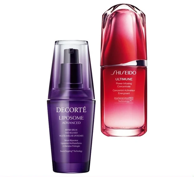 (右)肌免疫をケアして強い 肌に。アルティミューン パワライジング コンセントレ ート Ⅲ 50ml ¥13200/SHI SEIDO(左)低湿度でも潤 う肌へ。リポソーム アドバンスト リペアセラム 50ml¥12100/コスメデコルテ