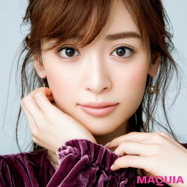 ブルべ肌にお似合いのブラウンパレットはコレ！ グレージュで旬顔に変身