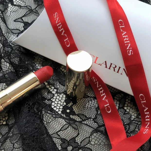 美容家 神埼恵さんおすすめ CLARINS(クラランス)2018秋新作 マットリップ ジョリルージュ ベルベットで顔までトーンアップ