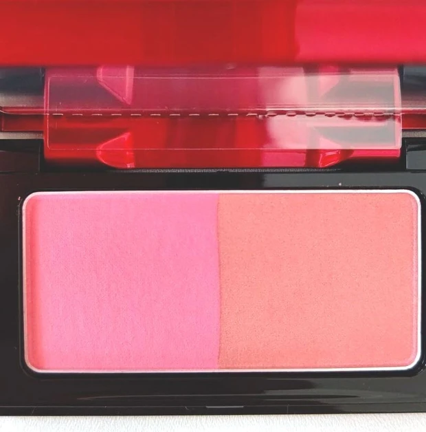 【クリスマス限定コスメ】ホリデー感満載の限定“ベリーチェック”で大人のクリスマスメイクを☆_3_1