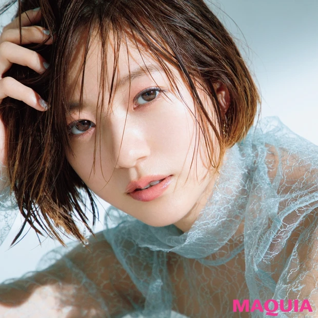 伊藤千晃さんが選ぶプチプラコスメ!品格がにじむキラつやメイクで大人顔に