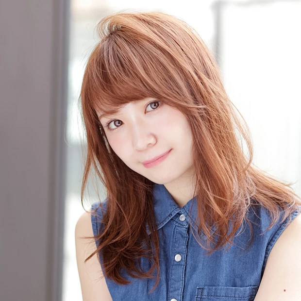 目ヂカラUPの“おろし流し”バング＆爽やか“ストレート風”ヘアで大人可愛…